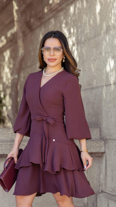 Foto Vestido Curto Geométrico Lisbela Crepe Decote Transpassado