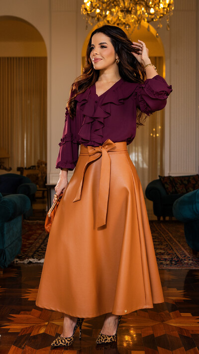 Foto Blusa Daiquiane em Crepe com Babados e Veste Beringela