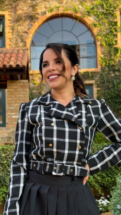 Foto Jaqueta Tabata Xadrez em Suede Aveludado com Cinto