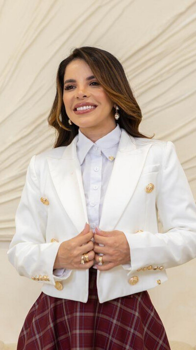 Foto Blazer Eliene Cropped Branco em Alfaiataria