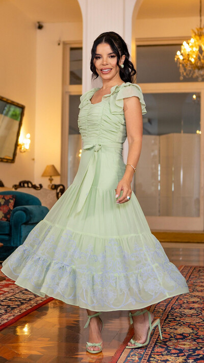Foto Vestido Longo Renata em Crepe com Barrado Bordado Verde Água