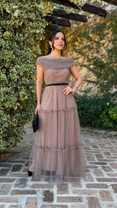 Foto Vestido Longo Poá Tule Elina com Decote Ombro a Ombro