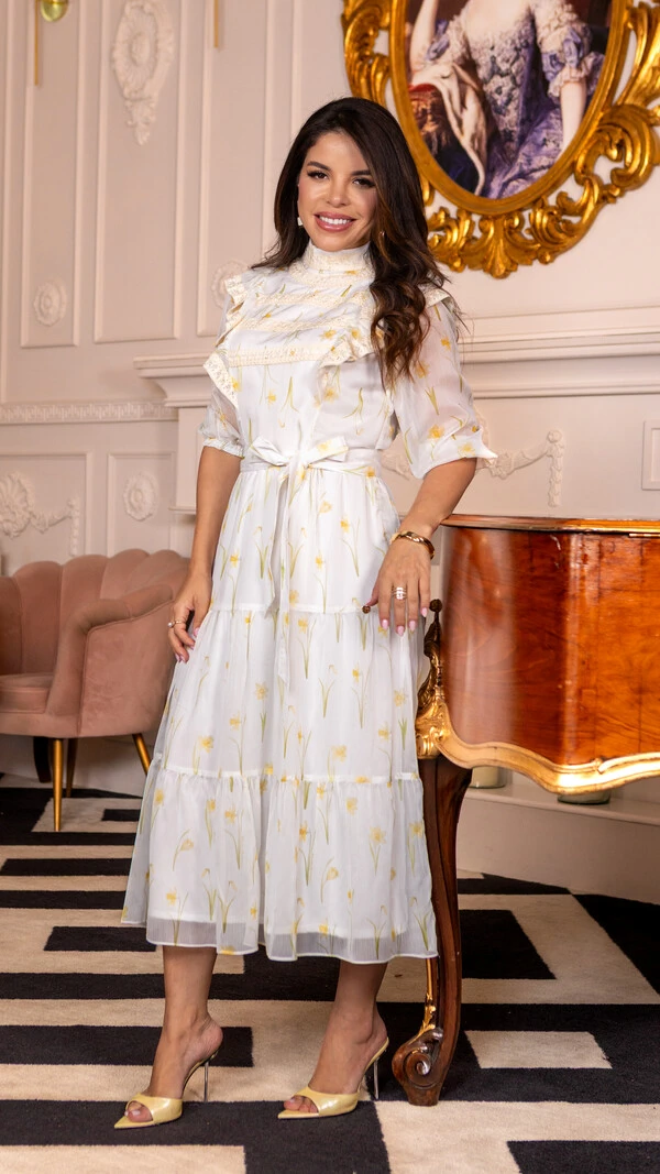 Vestido Max Midi Rubi em Crepe Florido com Renda
