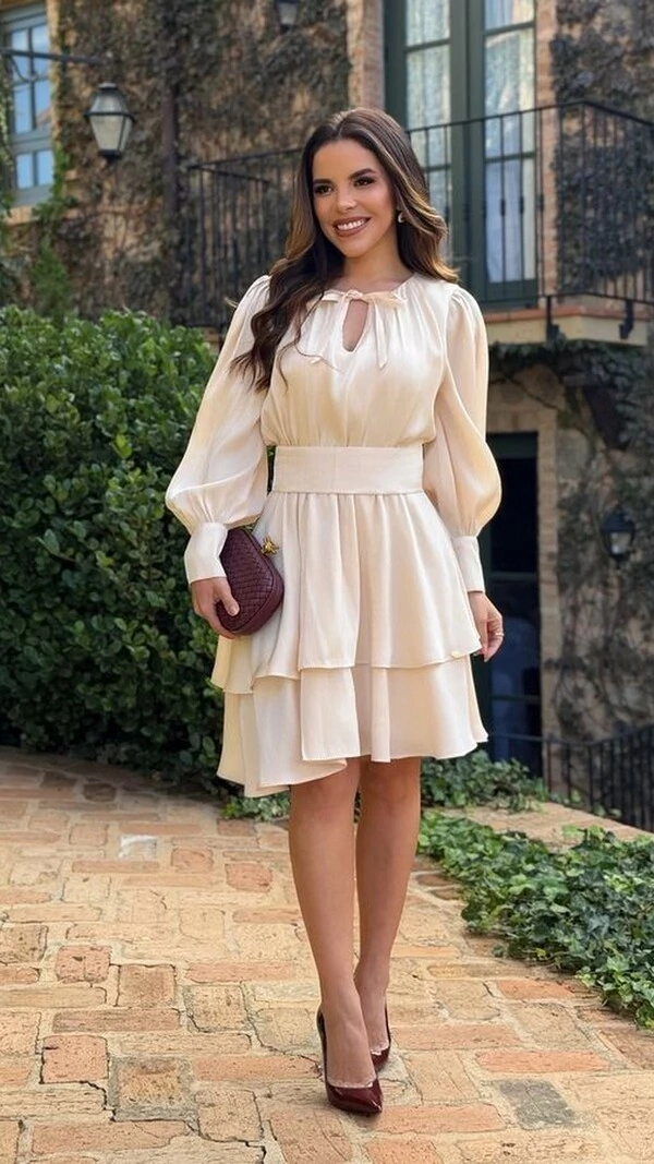 Vestido Daiana em Viscose com Mangas Longas Nude
