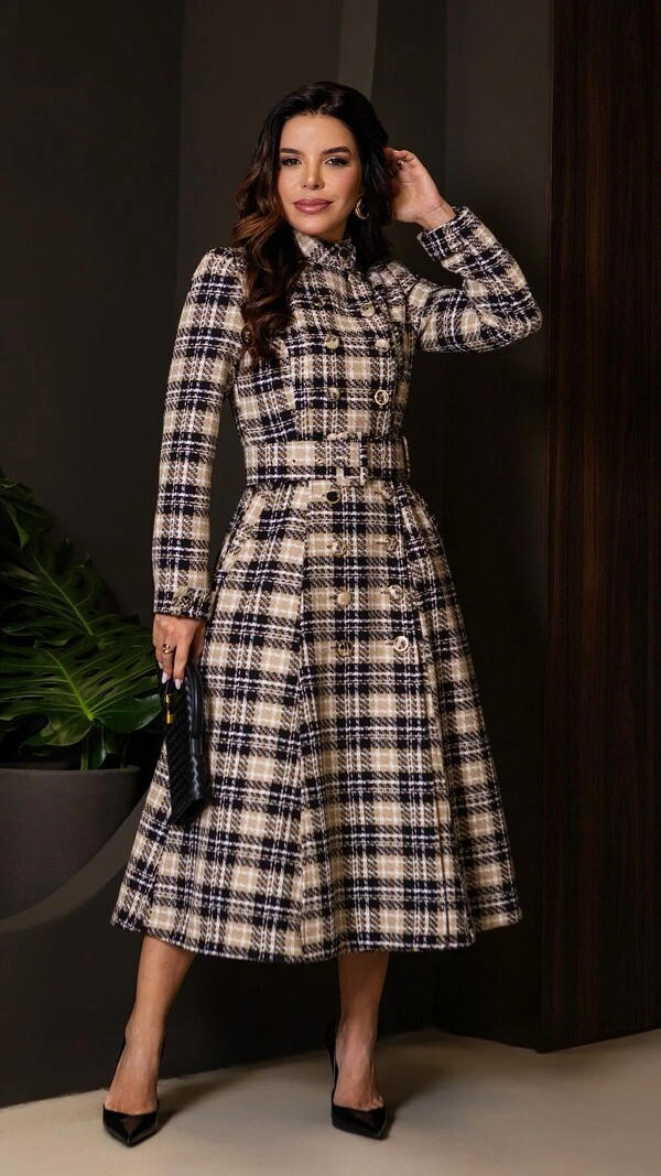 Vestido Casaco Midi Mavel em Tweed Xadrez com Cinto Bege