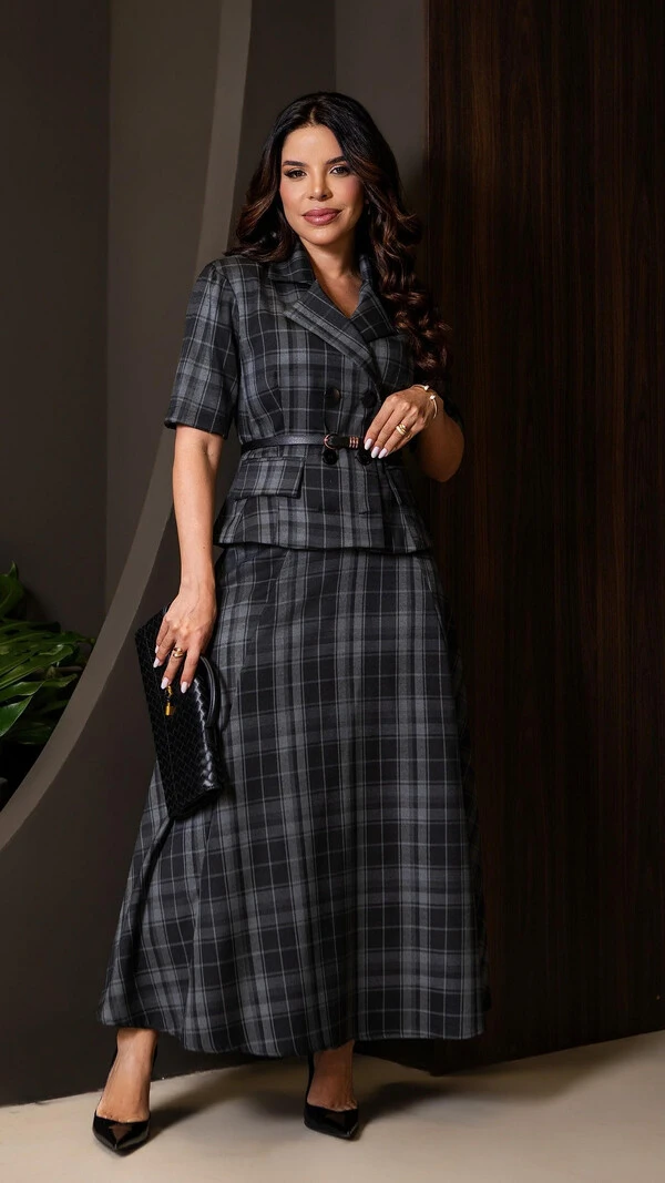 Conjunto Alfaiataria Xadrez Gaya com Saia Midi Chumbo