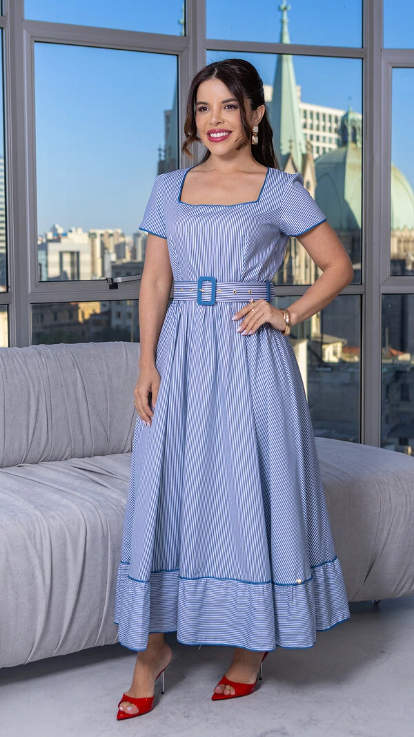 Vestido Max Midi Lilou com Cinto e Decote Quadrado