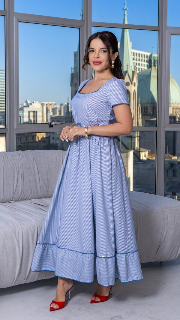 Vestido Max Midi Lilou com Cinto e Decote Quadrado