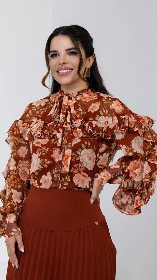 Camisa Constança em Crepe com Botões Funcionais Vinho