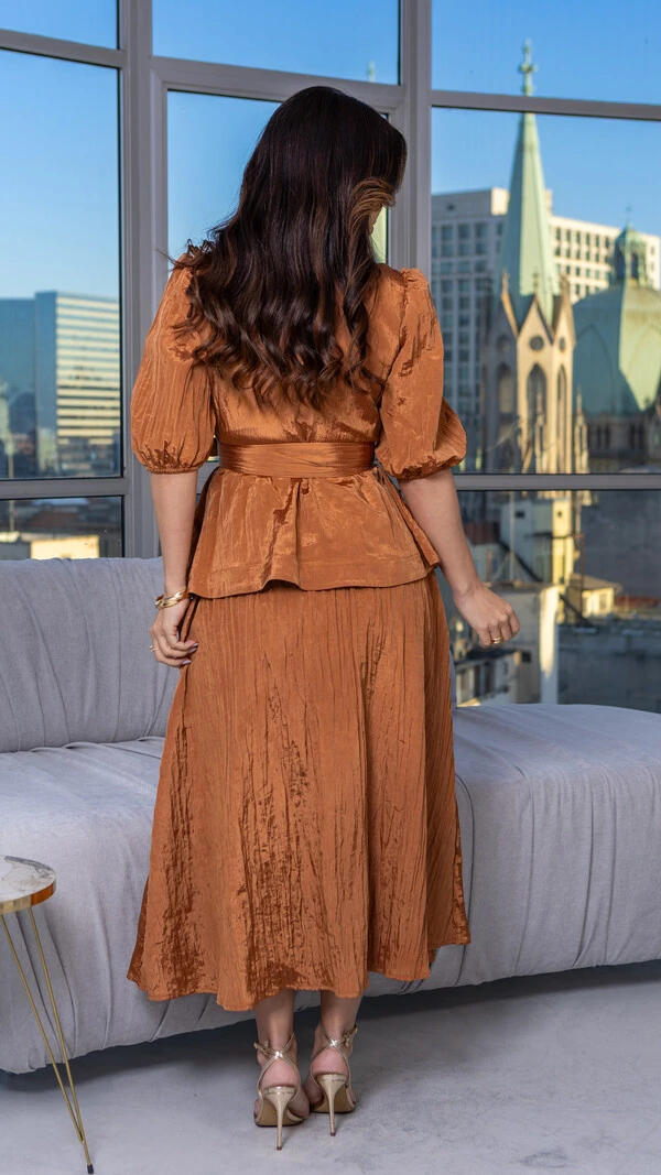 Conjunto Lena Blusa Peplum com Faixa e Saia Midi