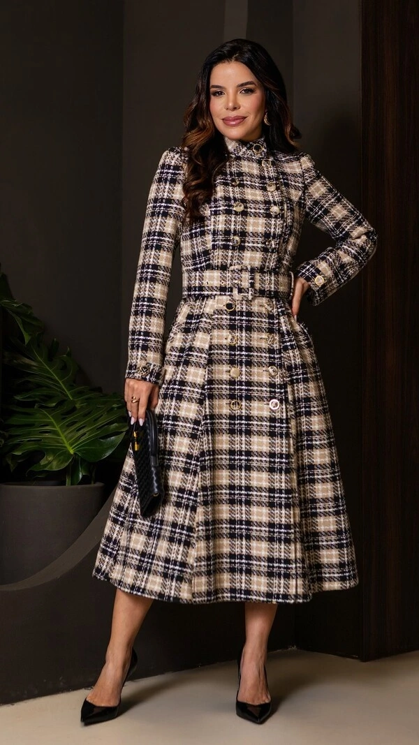 Vestido Casaco Midi Mavel em Tweed Xadrez com Cinto Bege