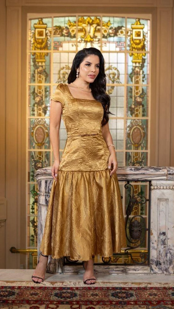 Vestido Midi Dourado Suzana Jacquard Decote Quadrado