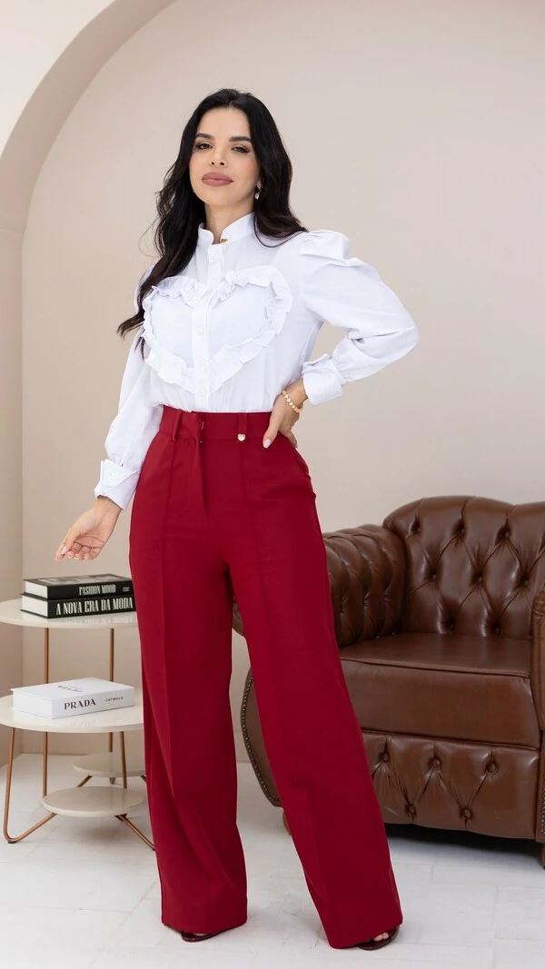 Calça Andreia em Alfaiataria com Vinco Costurado Bordô