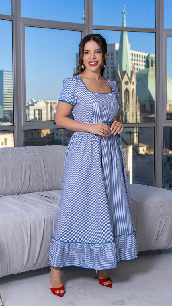 Vestido Max Midi Lilou com Cinto e Decote Quadrado