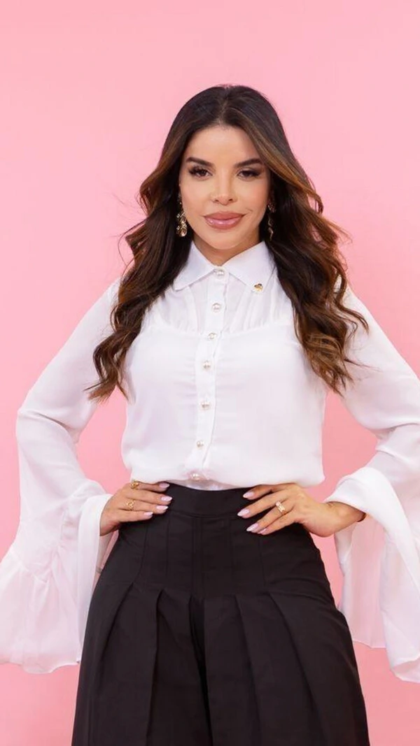 Camisa Dara em Crepe Mousse com Manga Flare