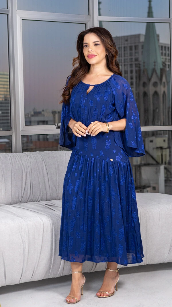 Vestido Longo Leone com Mangas Longas e Saia Ampla