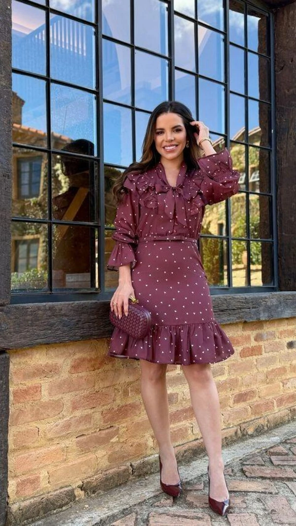 Vestido Curto Estampa Corações Yarine em Crepe com Cinto