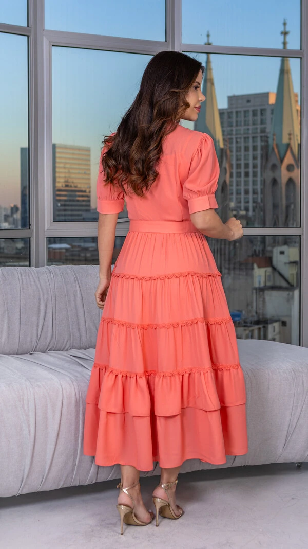 Vestido Max Midi Nany com Renda e Babados Coral e Azul