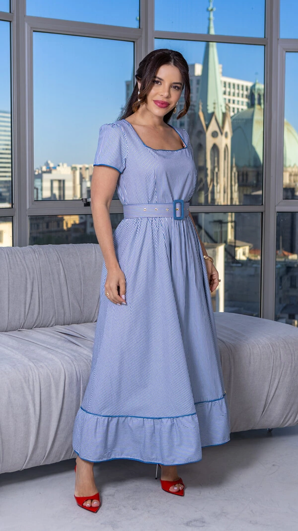 Vestido Max Midi Lilou com Cinto e Decote Quadrado