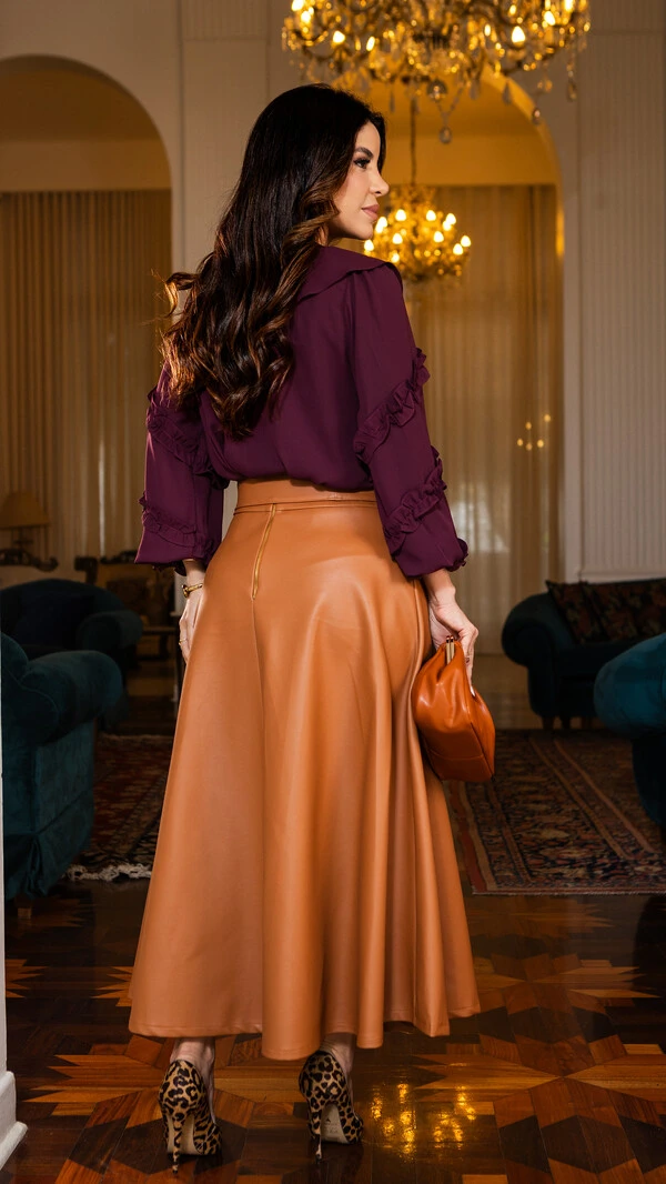Blusa Daiquiane em Crepe com Babados e Veste Beringela