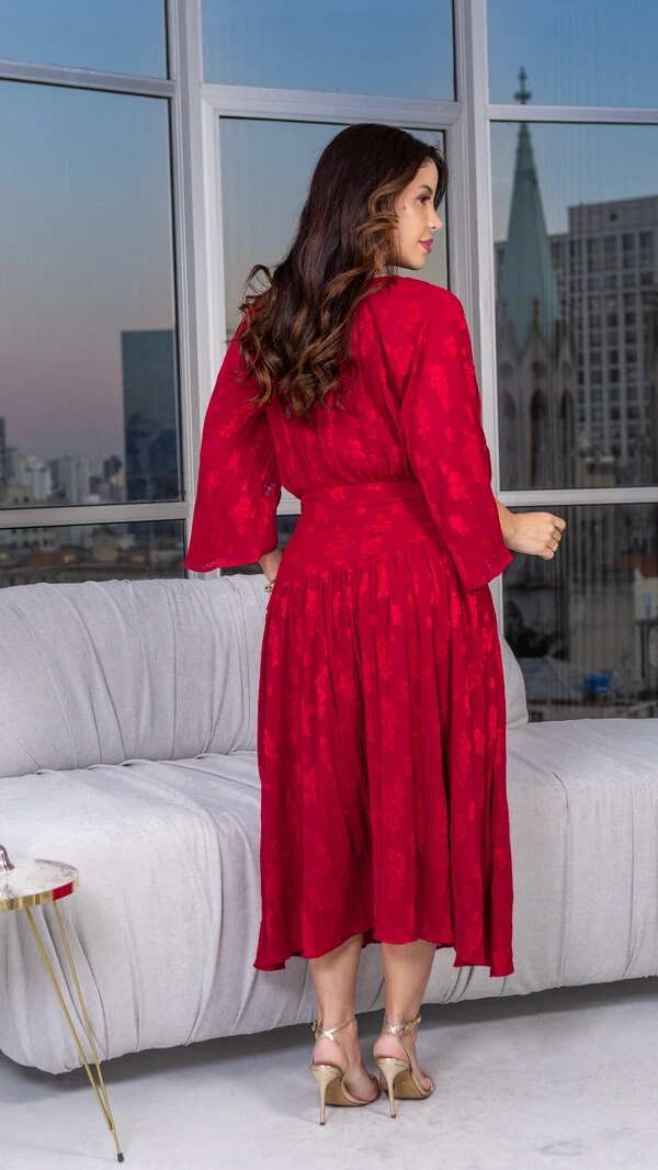 Vestido Longo Leone com Mangas Longas e Saia Ampla