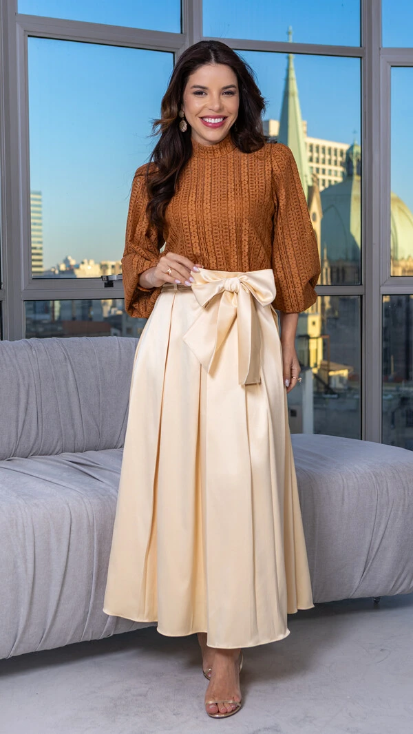 Blusa Laiane em Tecido Trabalhado Marrom e Off White
