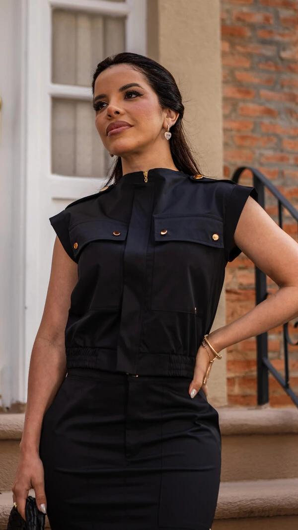 Conjunto Midi Lindy em Sarja Tecnológica com Botões Preto