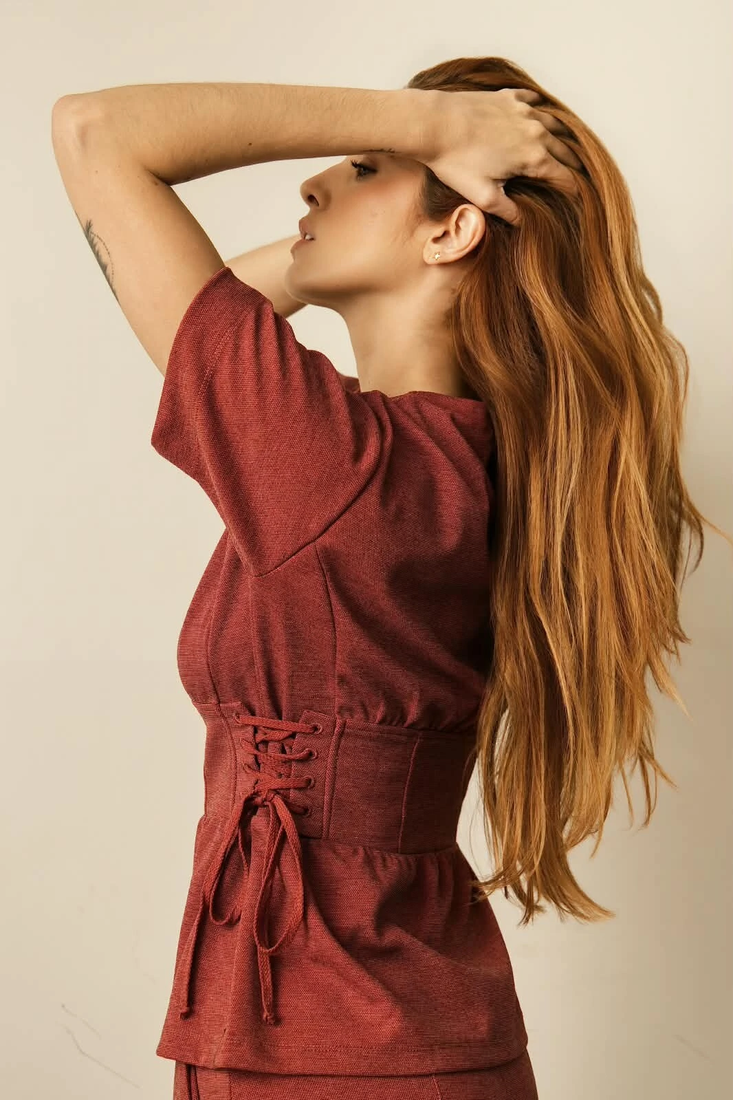 Foto Conjunto de Malha com Blusa Recortes Corpete e Calça Barrel