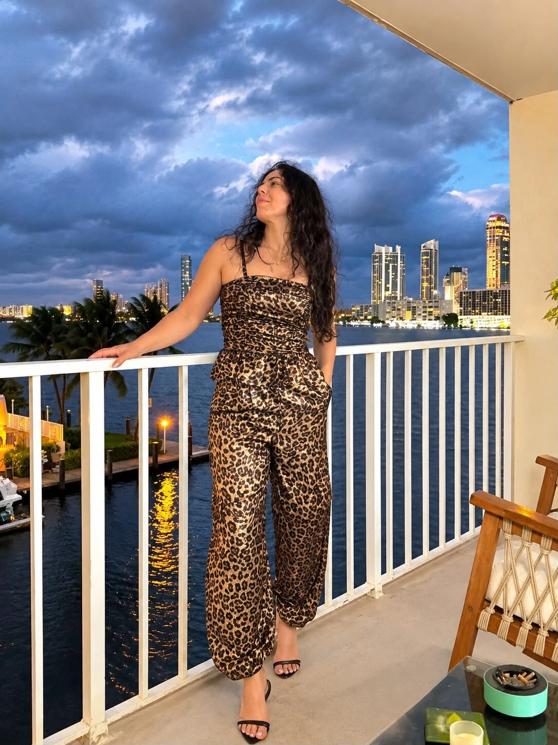 Foto Conjunto de Top Peplum Franzido e Calça Aladim em Onça Lamé