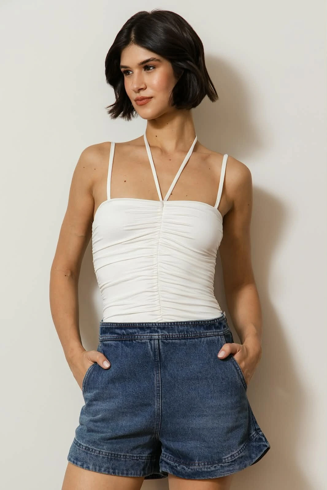 Foto Shorts Jeans com Bolso
