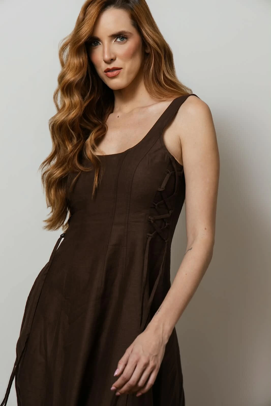 Foto Vestido Recortes Corset Evasê