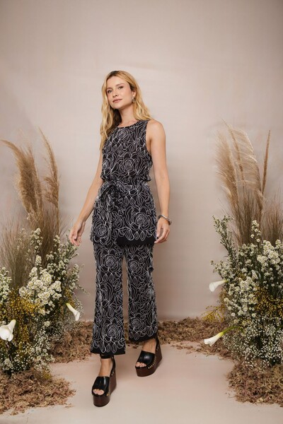 Foto Calca Reta Bordada com Saia Peplum Avulsa