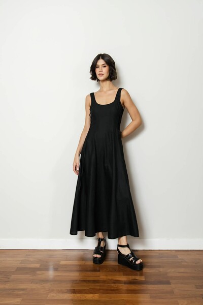 Foto Vestido Recortes Corset Evasê