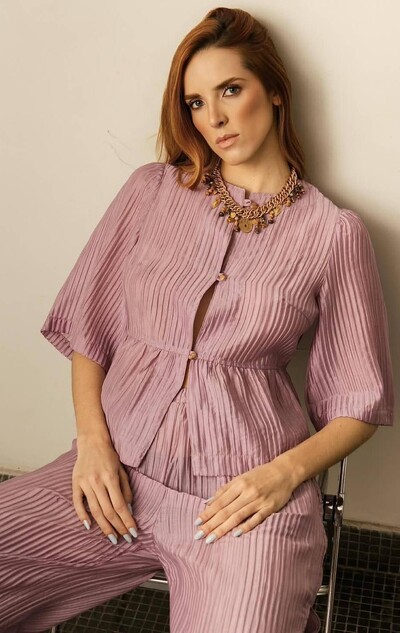 Foto Blusa Plissada Manga Curta em Lyocel