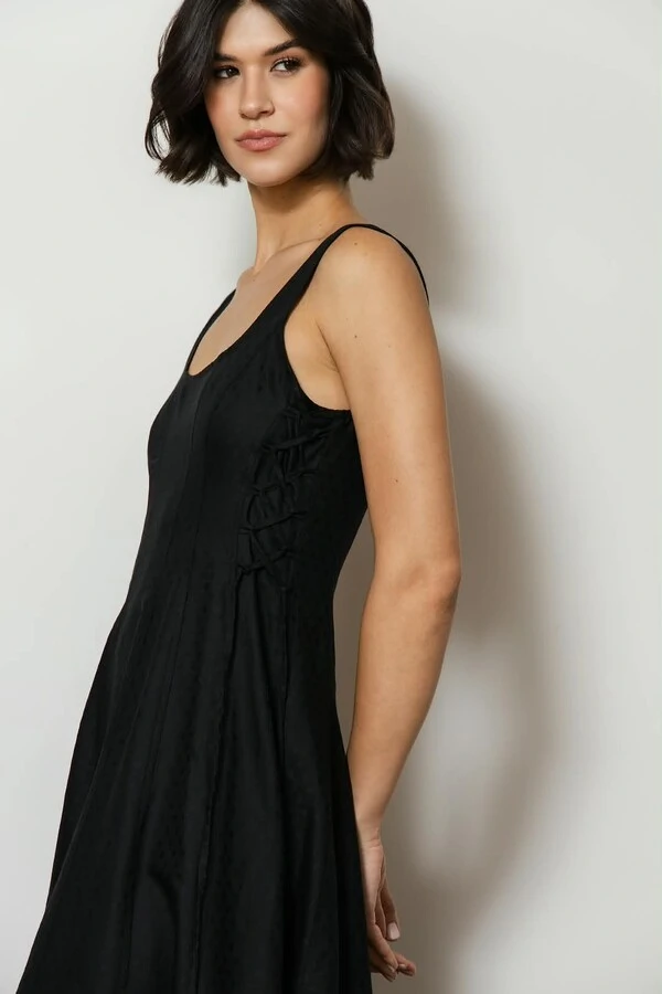 Vestido Recortes Corset Evasê