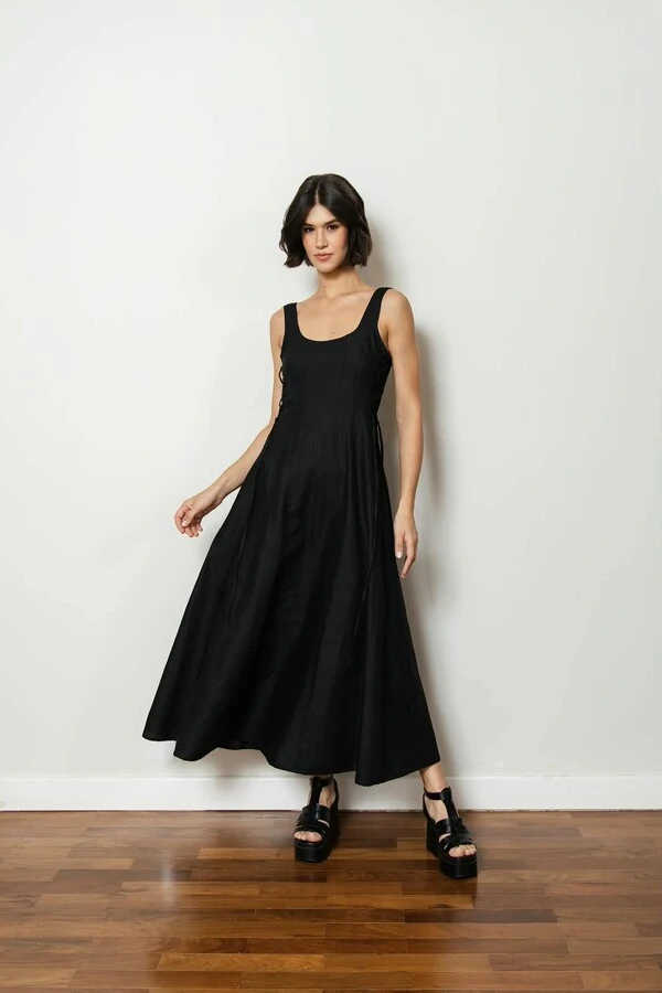 Vestido Recortes Corset Evasê