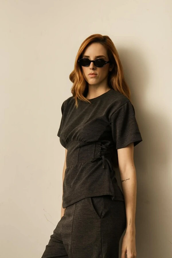 Conjunto de Malha com Blusa Recortes Corpete e Calça Barrel
