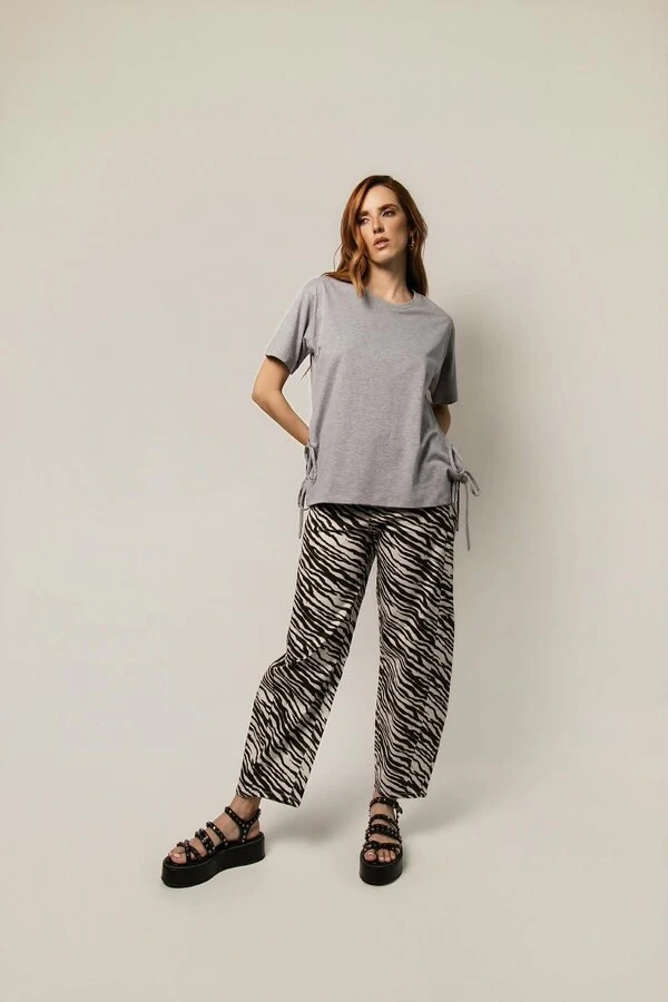 Calça Barrel de Sarja Estampa Animal Print