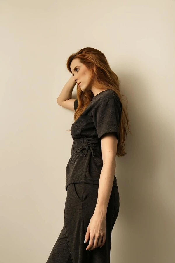 Conjunto de Malha com Blusa Recortes Corpete e Calça Barrel