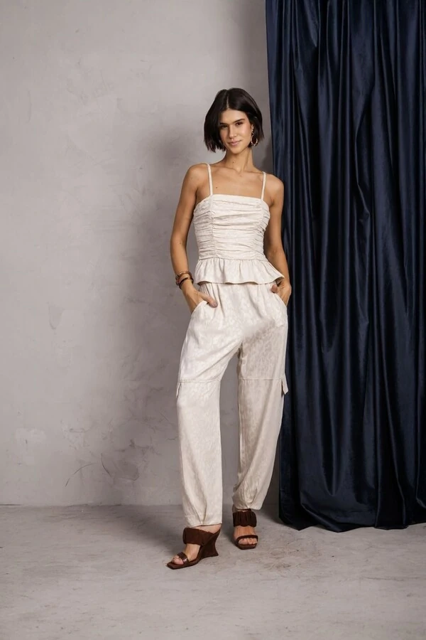 Top Franzido Peplum Onca Jaquard