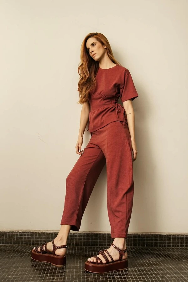 Conjunto de Malha com Blusa Recortes Corpete e Calça Barrel