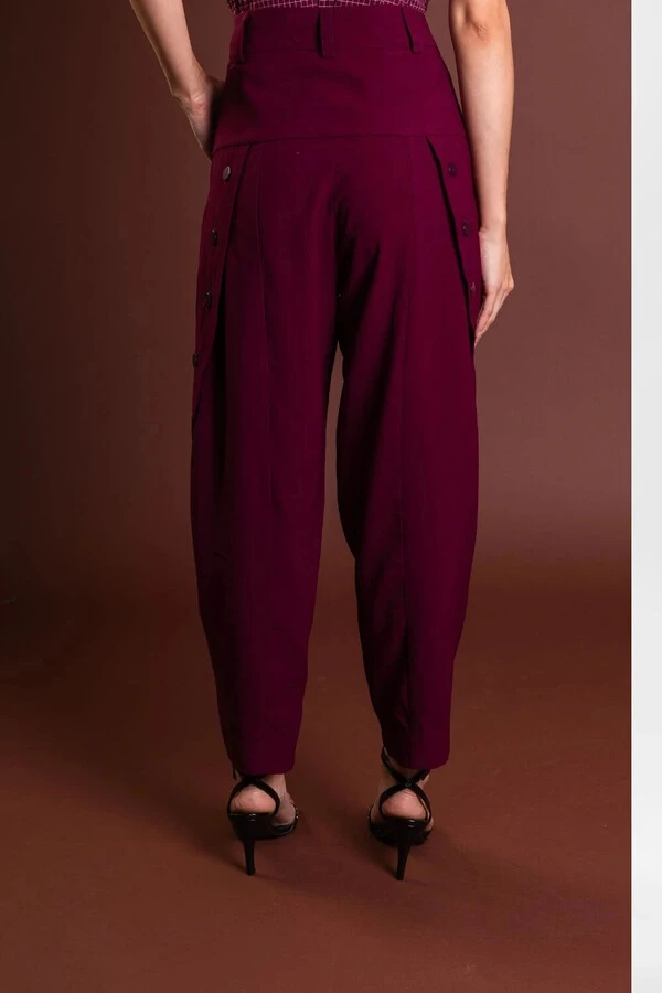 Calça Botões em Sarja