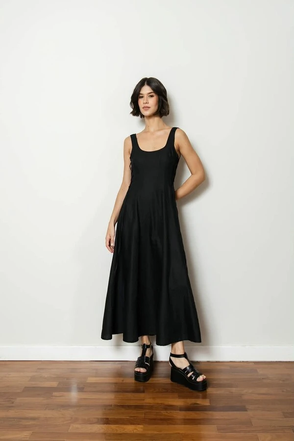Vestido Recortes Corset Evasê