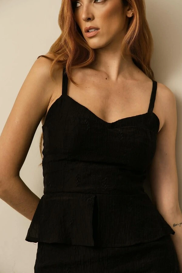 Conjunto Bordado Blusa Peplum e Saia Lapis Crinckle