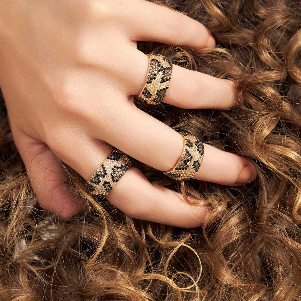 FotoAnel Largo Animal Print Cravejado em Dourado