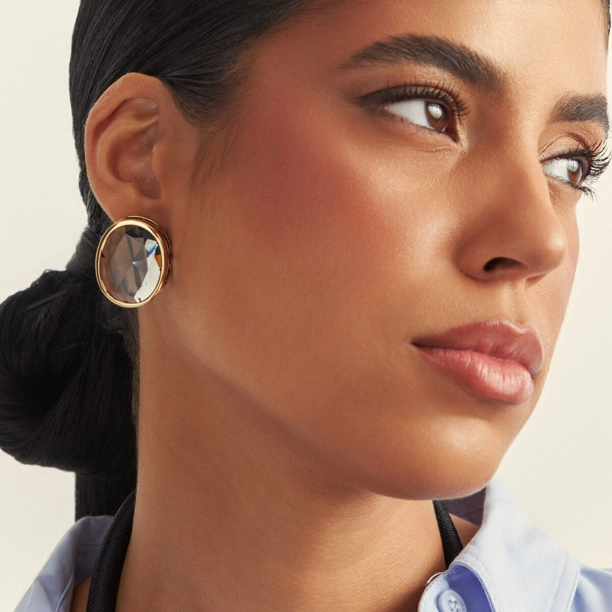 FotoBrinco Oval Cristal Fume em Dourado