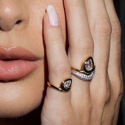 FotoAnel Duplo Cravejado e com Gota de Zircônias