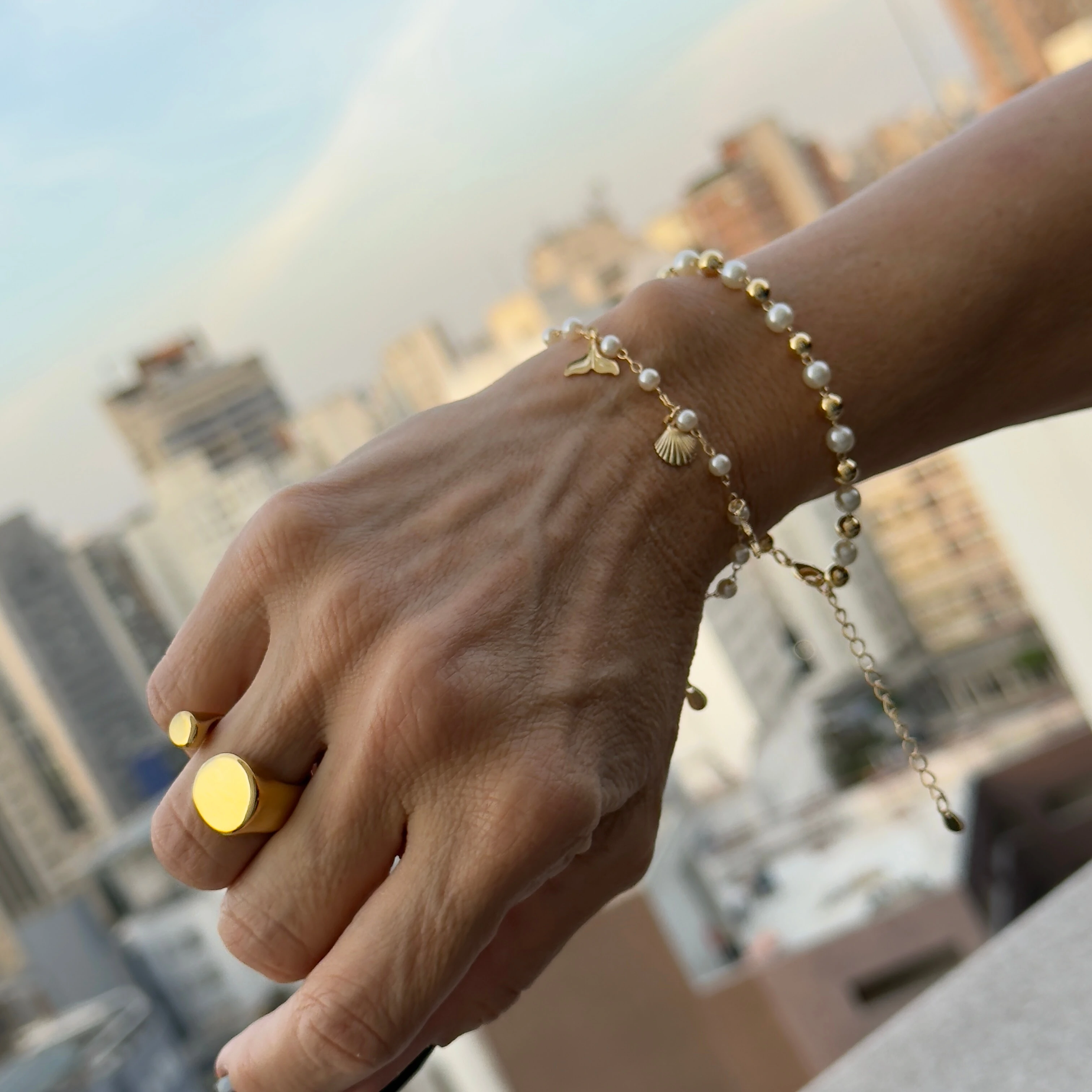 FotoPulseira Pérolas e Bolinhas em Dourado