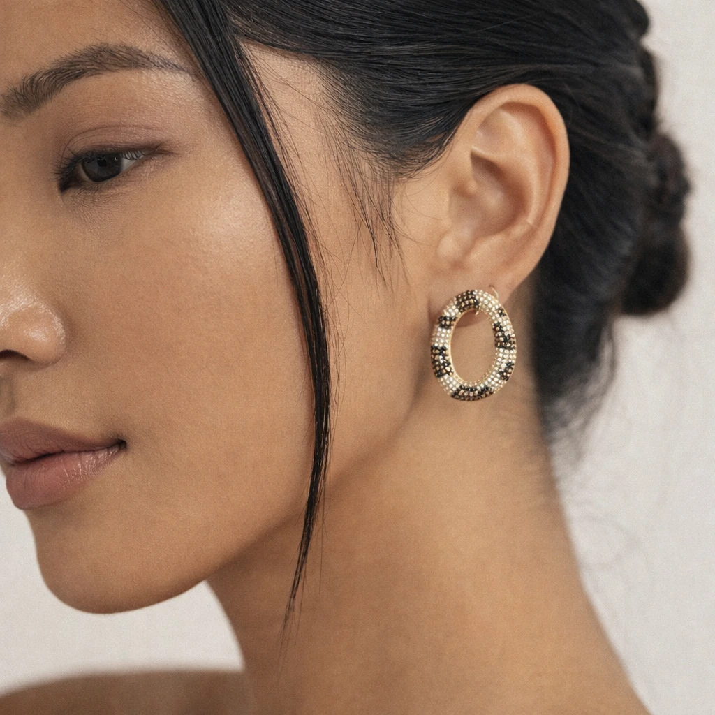 FotoBrinco Redondo Animal Print Cravejado em Dourado