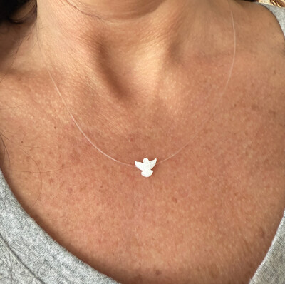 Foto Colar Fio Nylon com Espírito Santo em Madrepérola